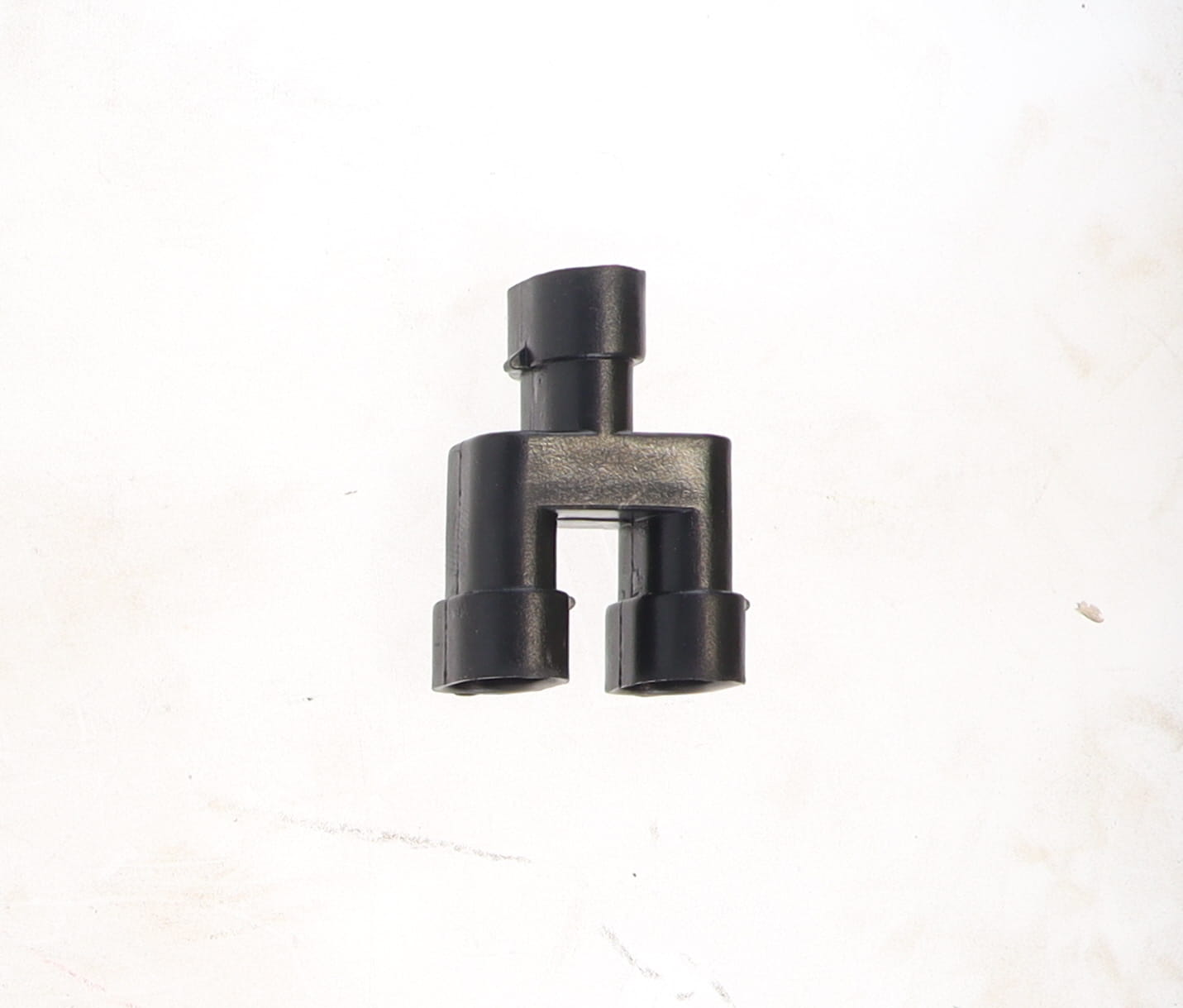CONNECTOR, TRIPLE 2 WAY MALE HARNESS