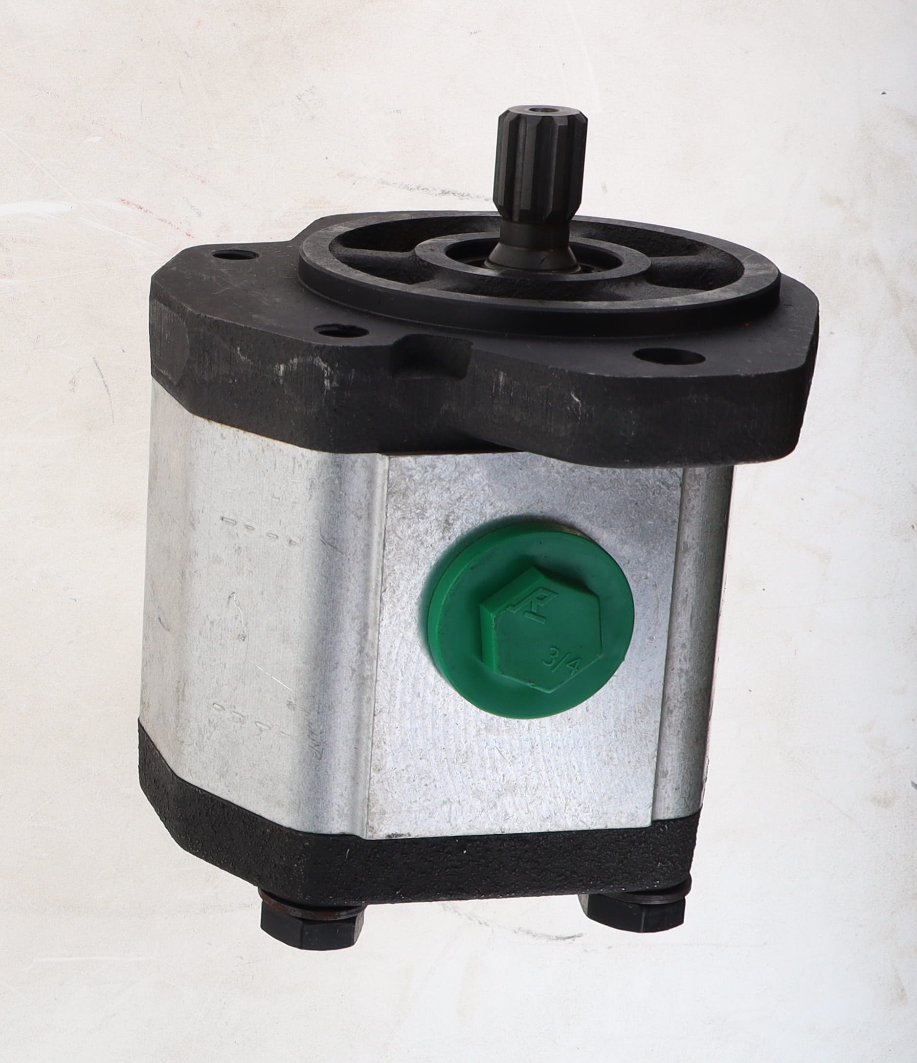 PUMP, 18CC/REV ROQUET ANTI CLOCKWISE GEAR C/W 2 BOL