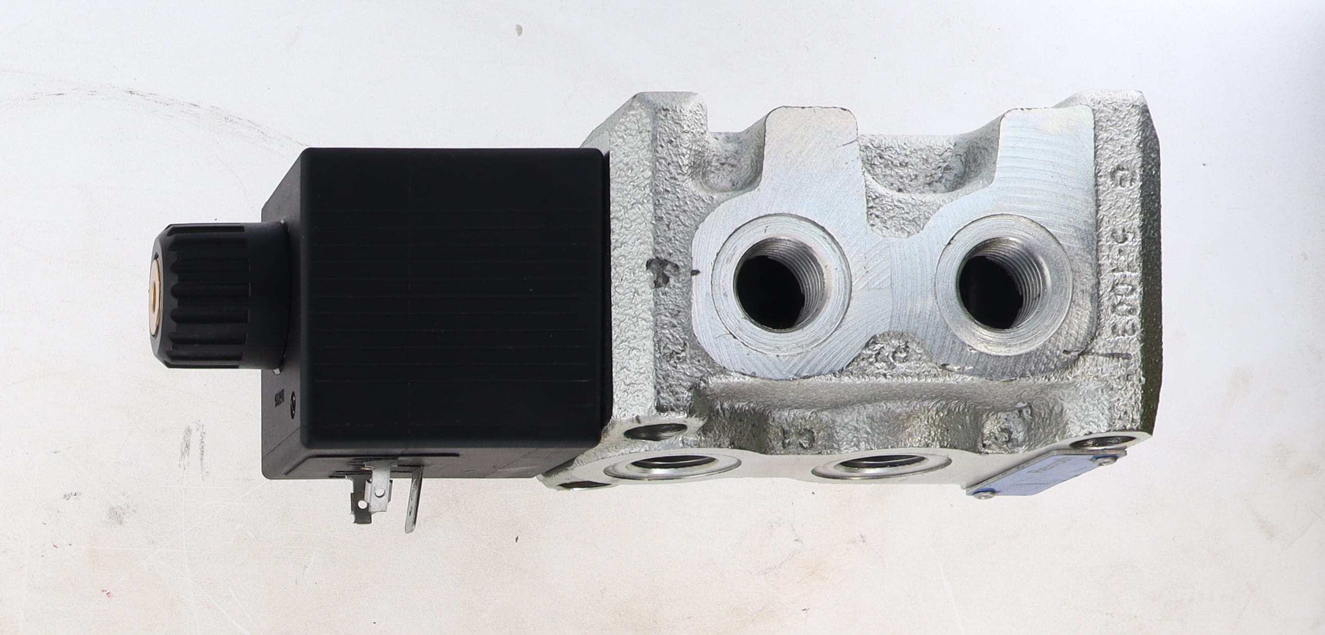 VALVE, 3/8 INCH 6 PORT DIVERTER W/24V COIL